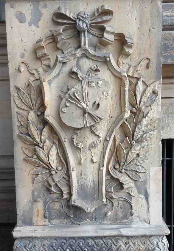 Decorative fascia on column at entrance to Martin Gropius Bau museum. (Photo-© 2014 Michael Hill)