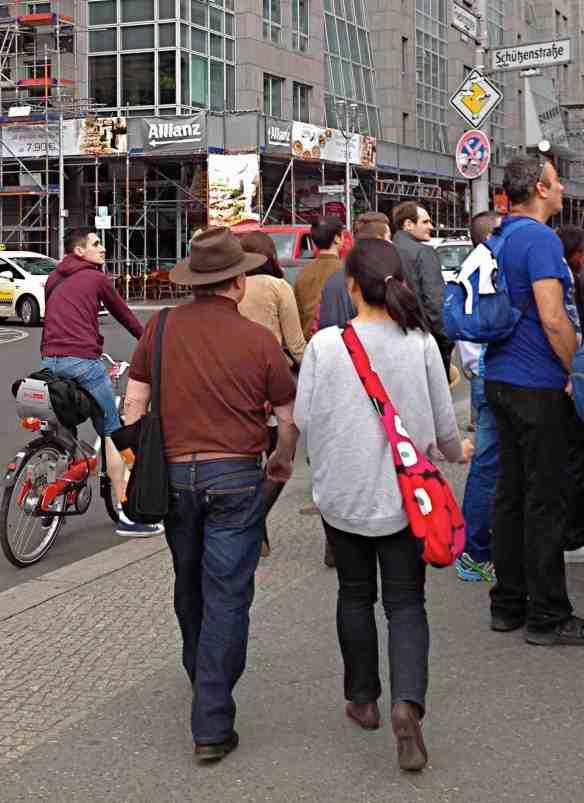 Michael Hill and Michelle Park walking in Berlin. (Photo-© 2014 Louise Graber)